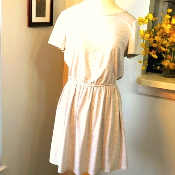 Tee shirt dress with elastic waist.‎ By cotton on. Short sleeves. Light g… - Picture 1 of 6